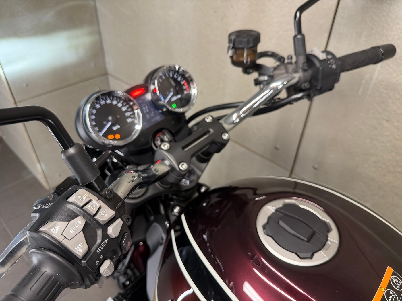 Kawasaki Z900 RS — fotografie 14