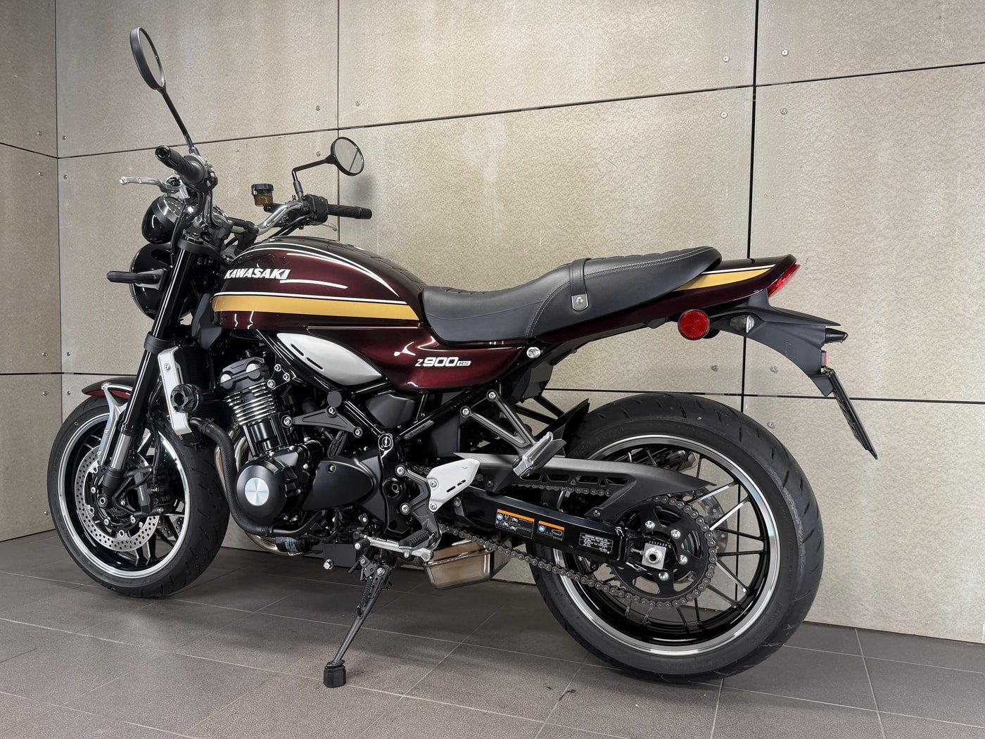 Kawasaki Z900 RS — fotografie 10