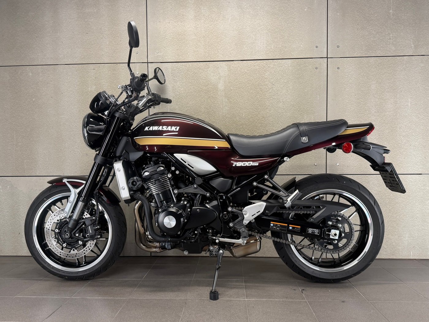 Kawasaki Z900 RS — fotografie 9