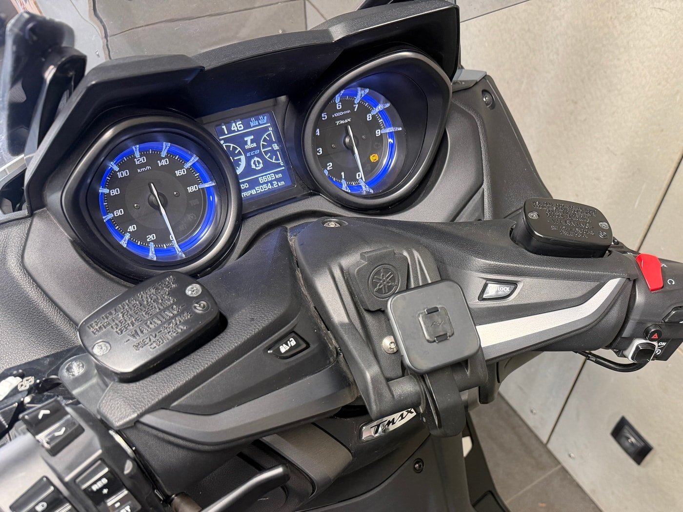 Yamaha TMAX 560 Tech MAX — fotografie 12